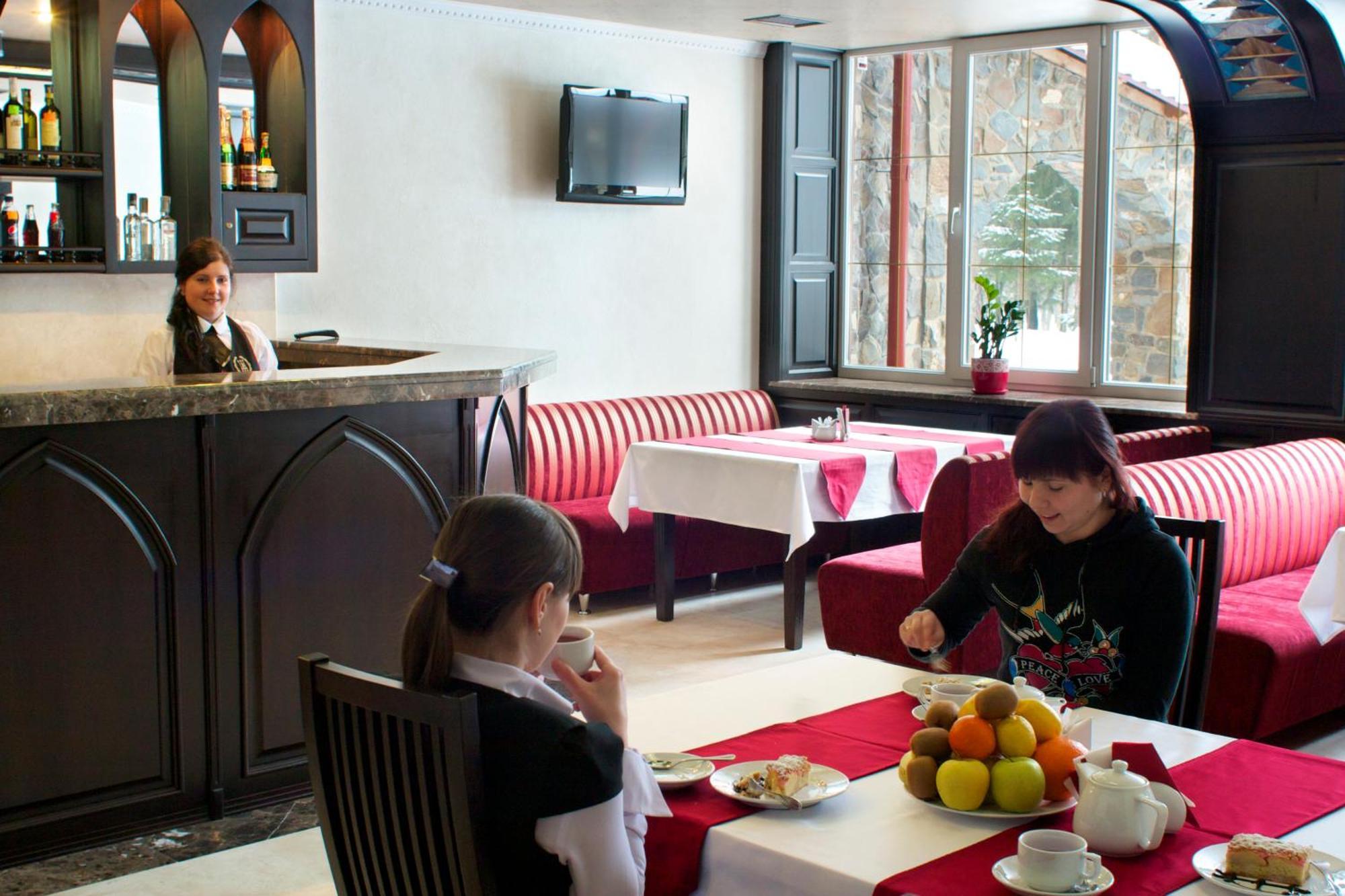 Sherwood Hotel Dolgomostiska 外观 照片