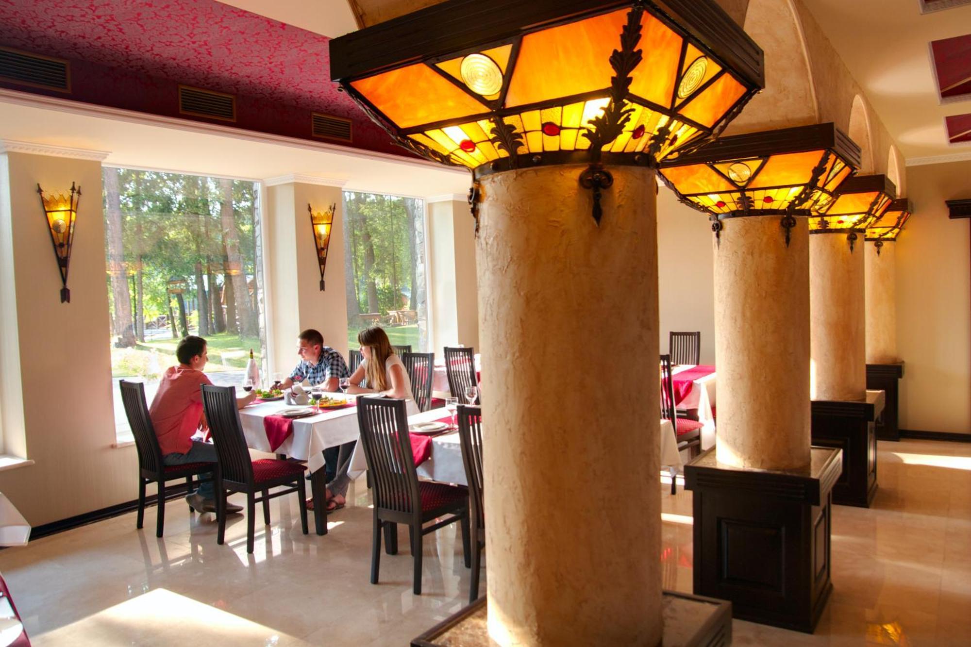 Sherwood Hotel Dolgomostiska 外观 照片