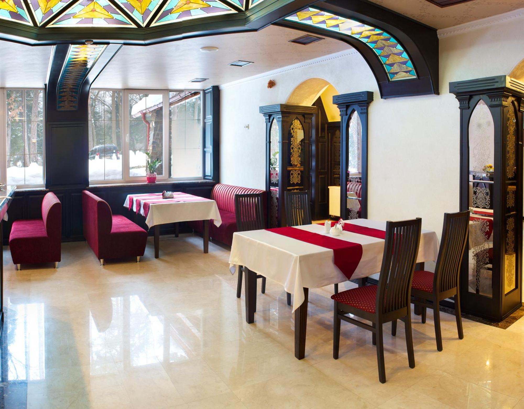 Sherwood Hotel Dolgomostiska 外观 照片