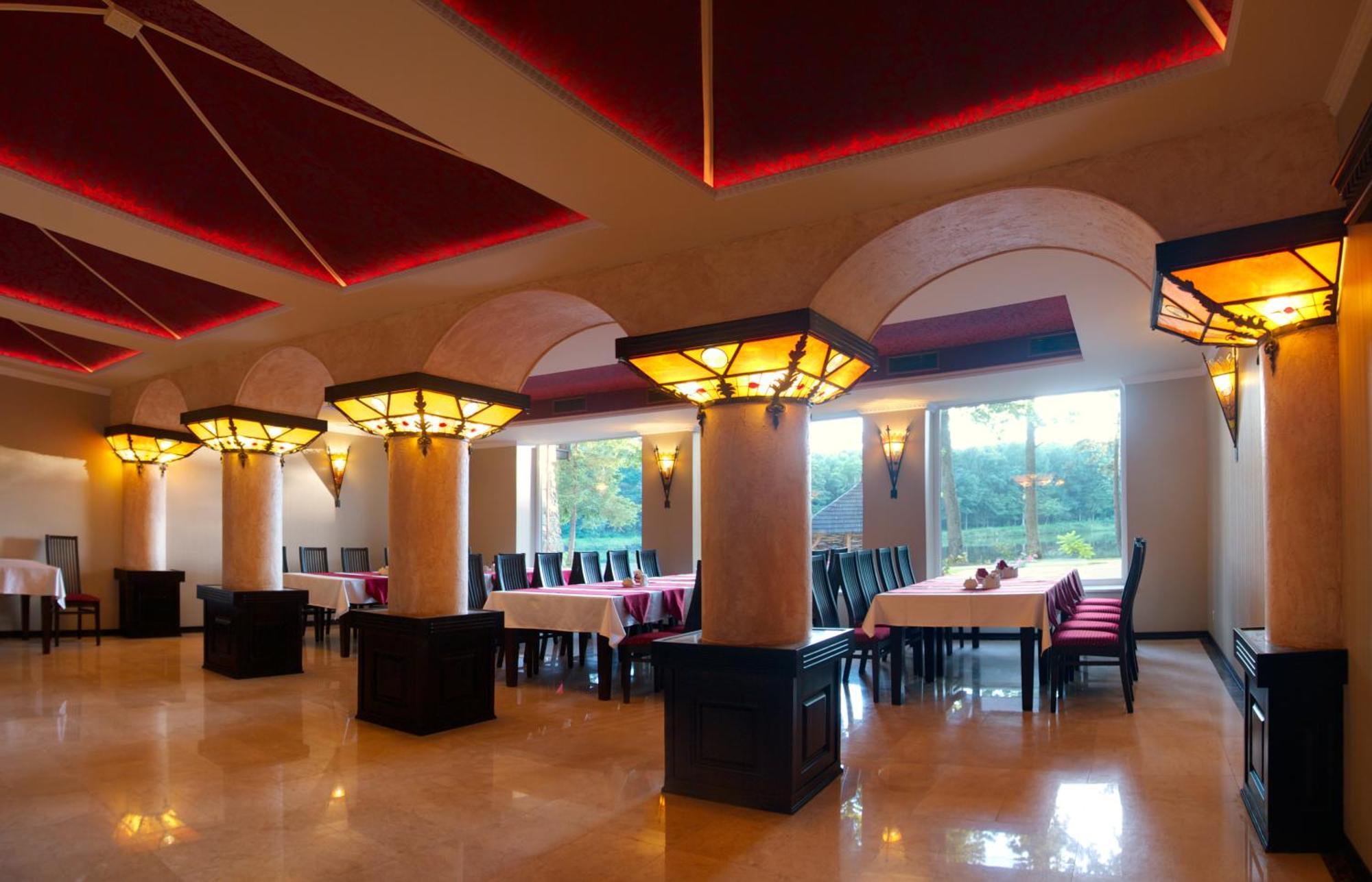 Sherwood Hotel Dolgomostiska 外观 照片