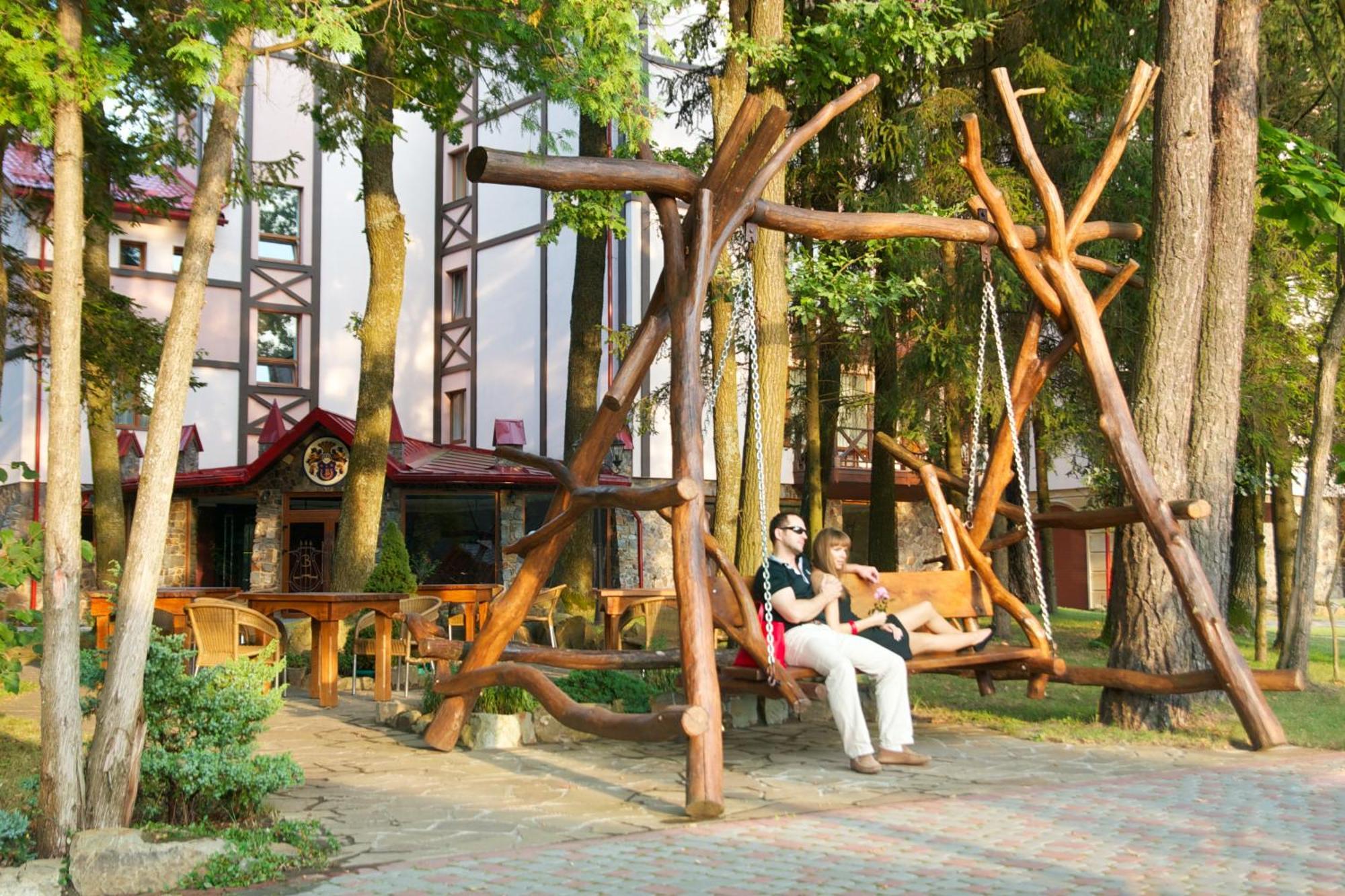 Sherwood Hotel Dolgomostiska 外观 照片