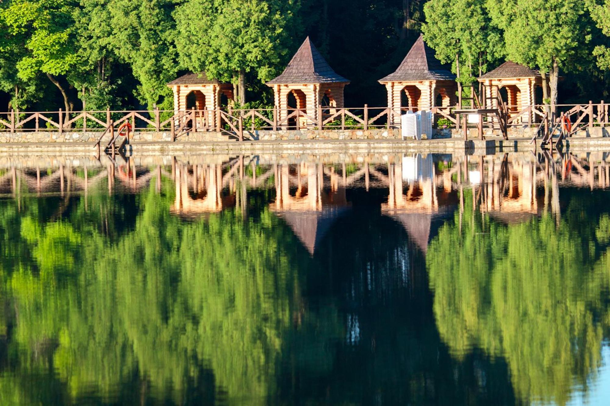 Sherwood Hotel Dolgomostiska 外观 照片