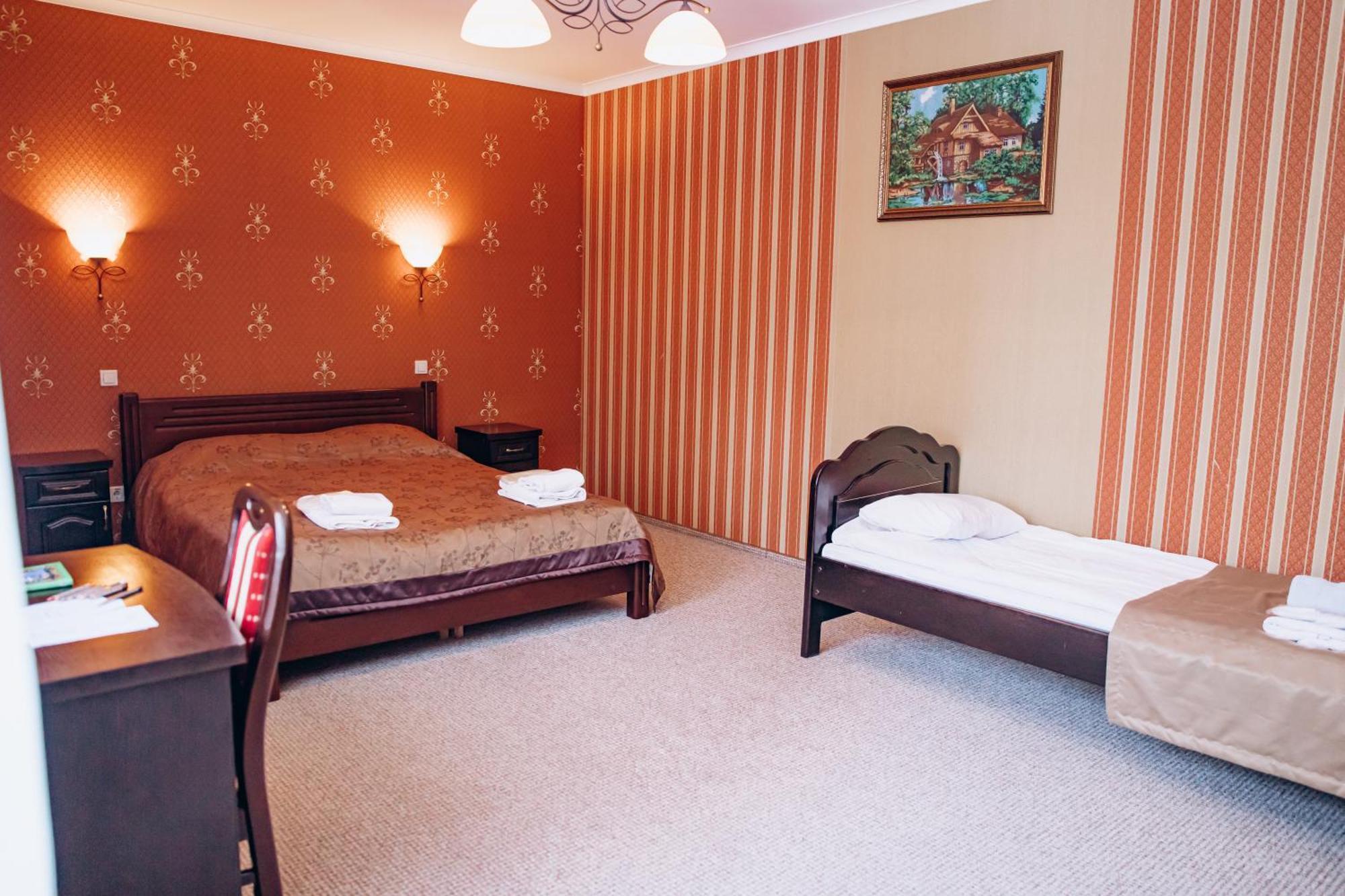 Sherwood Hotel Dolgomostiska 外观 照片
