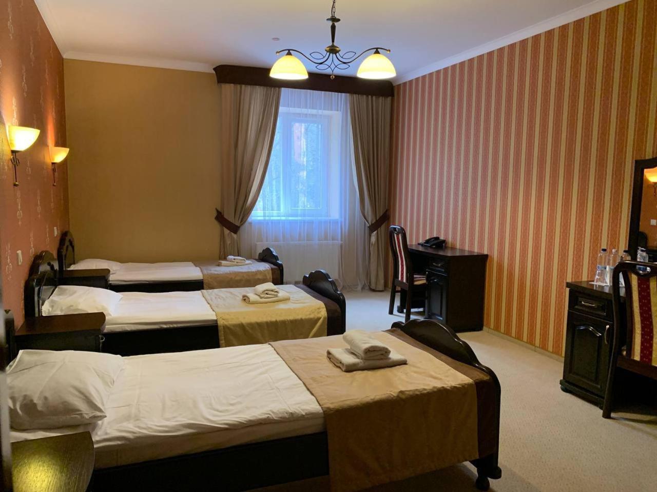 Sherwood Hotel Dolgomostiska 外观 照片