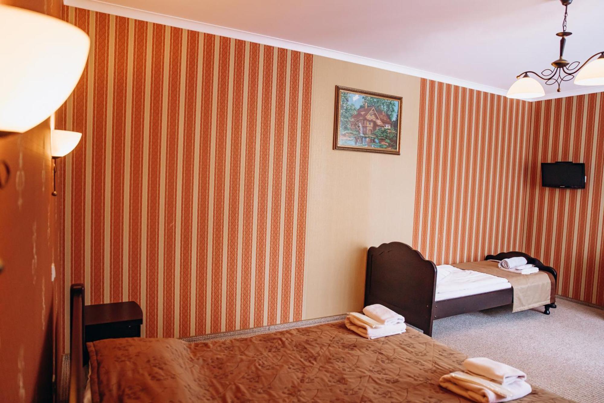 Sherwood Hotel Dolgomostiska 外观 照片