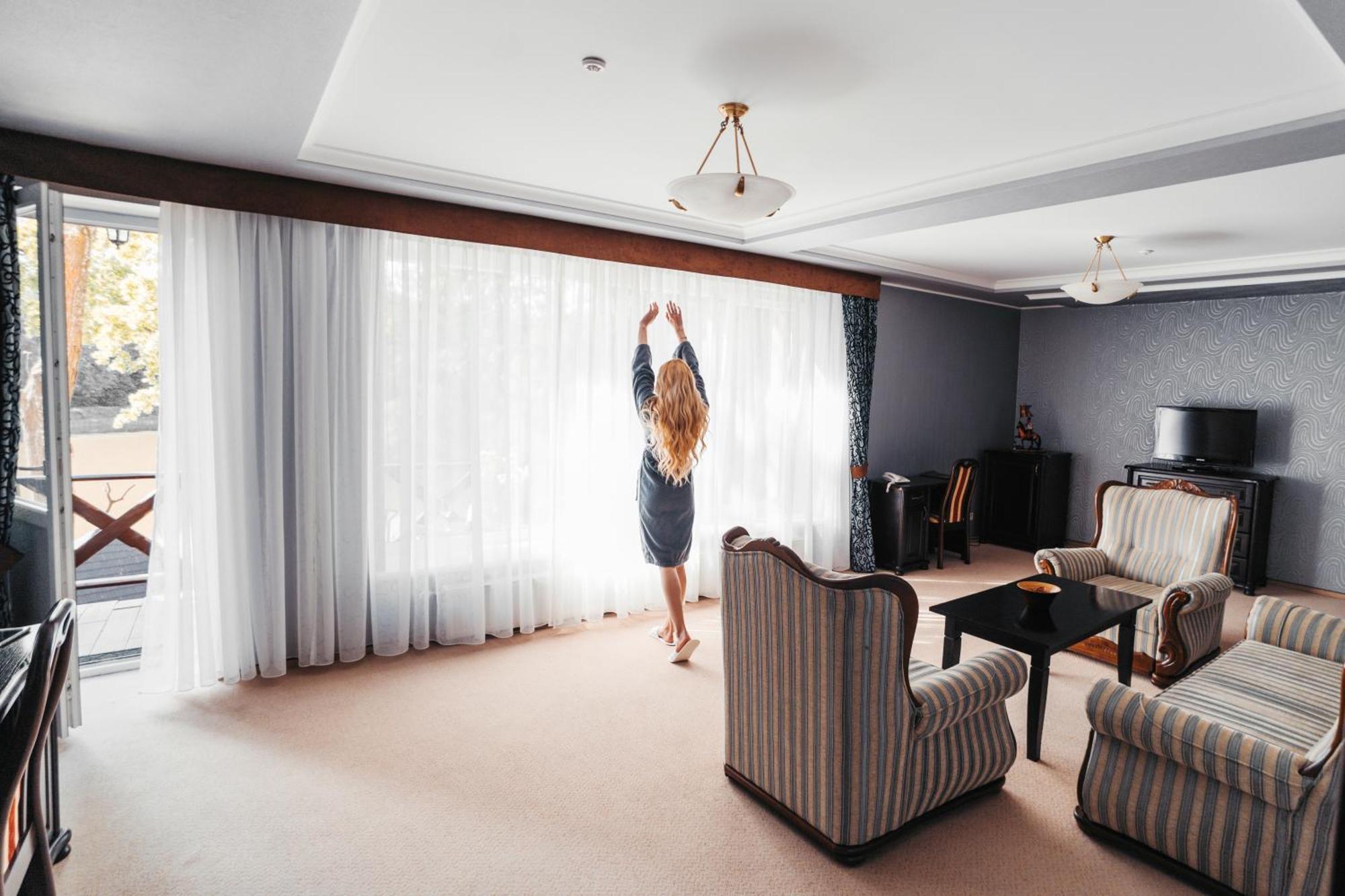 Sherwood Hotel Dolgomostiska 外观 照片