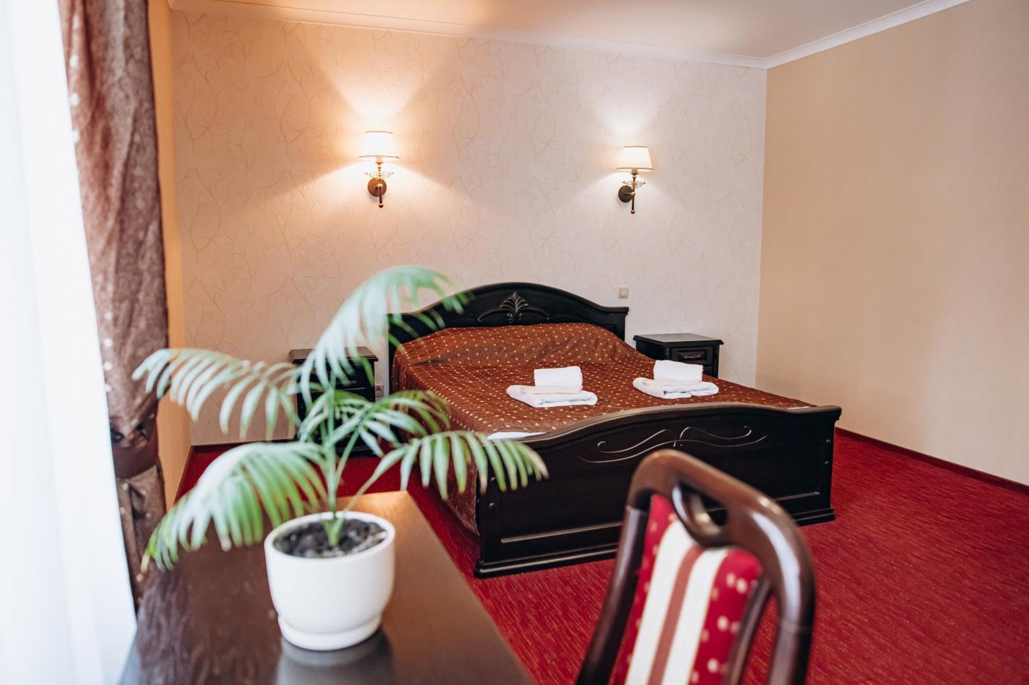 Sherwood Hotel Dolgomostiska 外观 照片