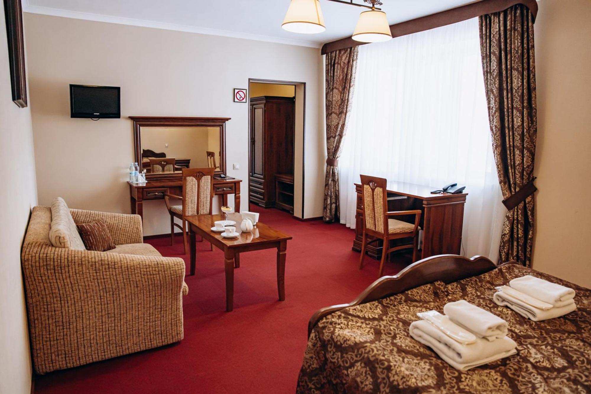 Sherwood Hotel Dolgomostiska 外观 照片